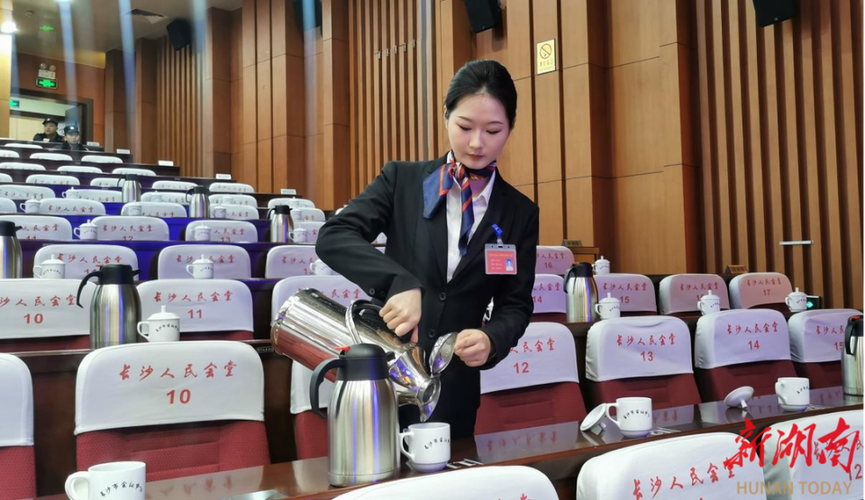 长沙商贸旅游职院学子连续7次服务全国两会两度服务长沙市两会
